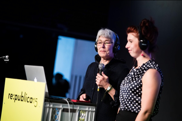 Carline and Ilse Mohr demonstrated how generations can both be active on the internet; photo-credit: re:publica/Gregor Fischer (CC BY-Sa 2.0)