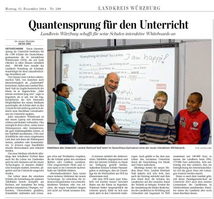 Zeitungsausschnitt mit dem Titel „Quantensprung für den Unterricht“ . Auf dem dazugehörigen Foto sieht man einen Landrat mit sehr guter Laune